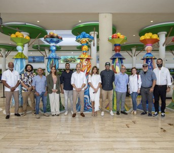 Aeropuerto Internacional de Punta Cana develó nueva exposición de Muñecas Sin Rostro inspiradas en Punta Cana 