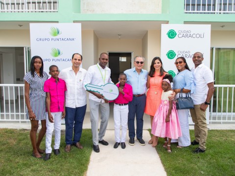 Grupo Puntacana realiz&oacute; entrega de apartamentos en Ciudad Caracol&iacute; a tres de sus colaboradores  