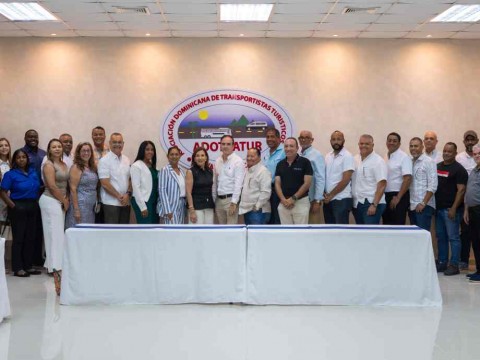 El Centro Cultural Rainieri y la Asociaci&oacute;n Dominicana de Transporte Tur&iacute;stico formalizan alianza para acercar la cultura a estudiantes de escuelas p&uacute;blicas