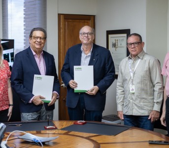 El Centro de Lucha Contra la Ceguera Dr. Zato y la UNPHU firman acuerdo de colaboración para capacitar personal médico en oftalmología