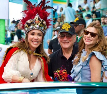 Mariasela &Aacute;lvarez coronada como Reina Momo del Carnaval de Punta Cana 2026