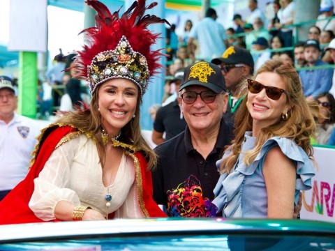 Mariasela &Aacute;lvarez coronada como Reina Momo del Carnaval de Punta Cana 2026