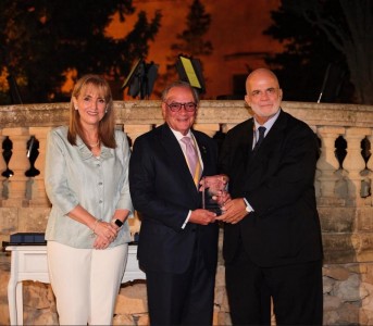  WTTC DISTINGUE A FRANK RAINIERI POR IMPULSAR EL  DESARROLLO TUR&Iacute;STICO DE PUNTA CANA